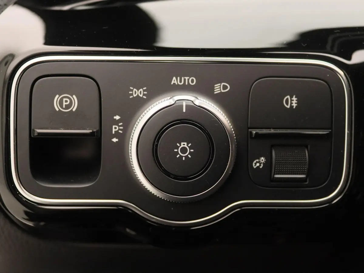 180 Business Solution AMG | Panoramadak | Stoelverwarming | Camera | Navigatie |