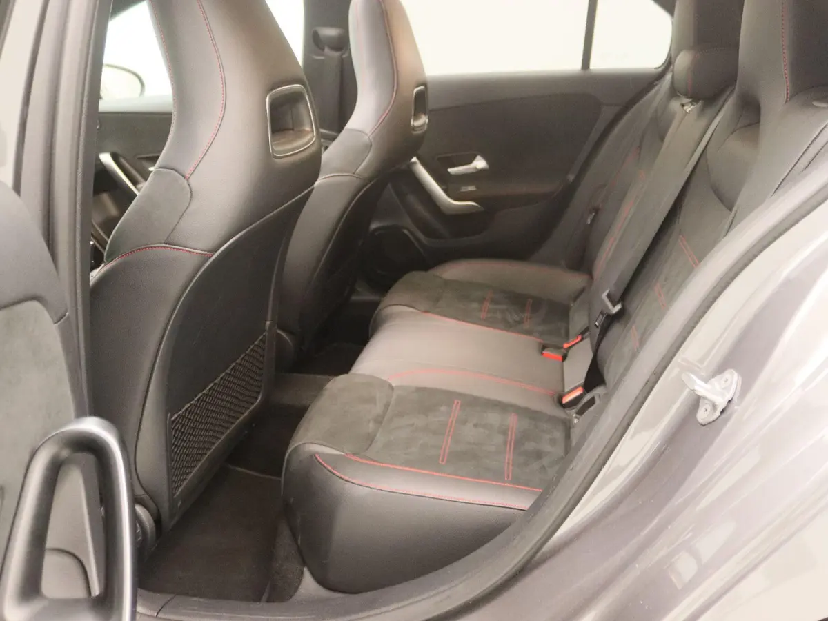 180 Business Solution AMG | Panoramadak | Stoelverwarming | Camera | Navigatie |