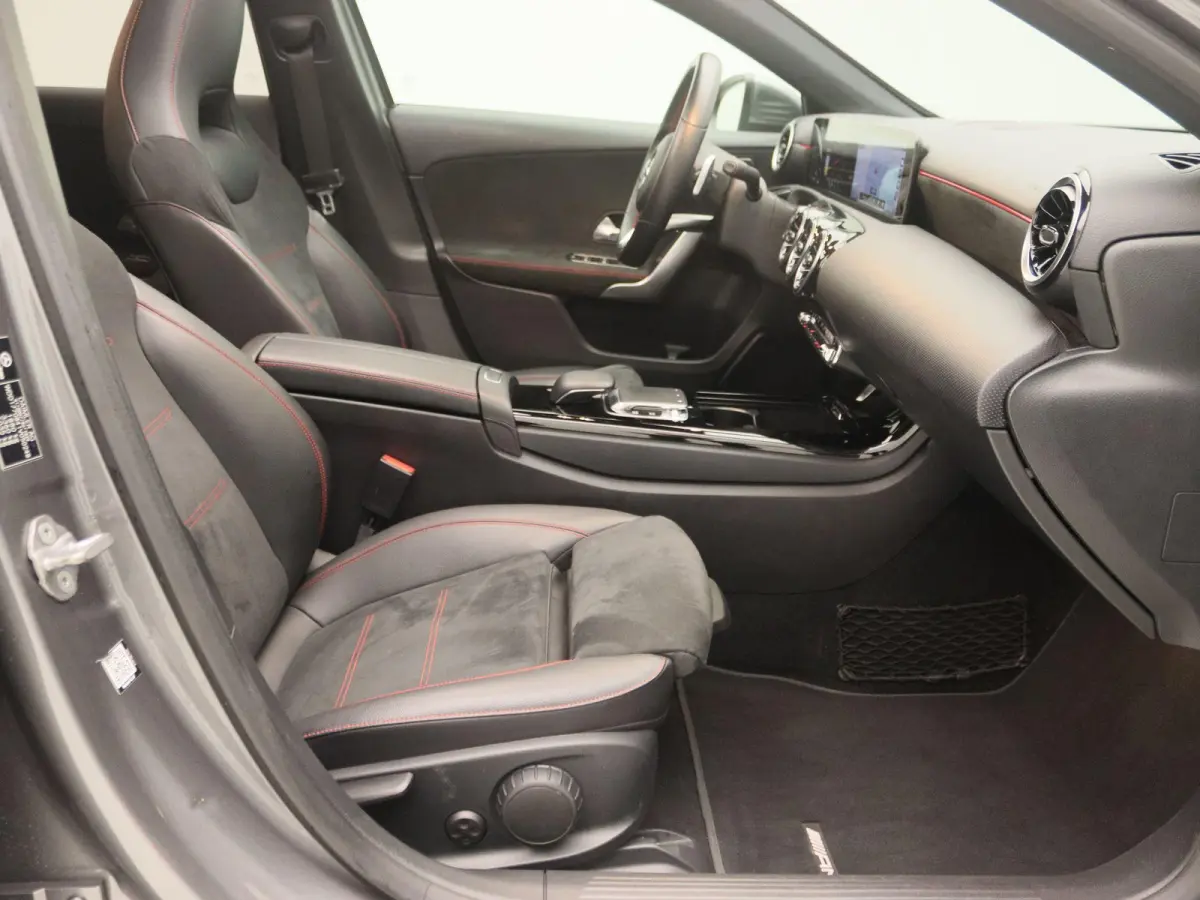 180 Business Solution AMG | Panoramadak | Stoelverwarming | Camera | Navigatie |