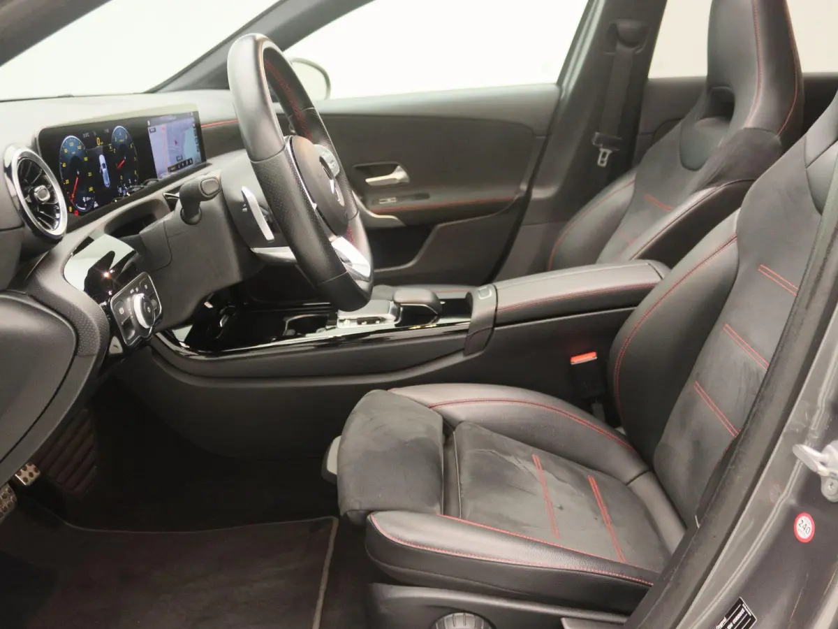 180 Business Solution AMG | Panoramadak | Stoelverwarming | Camera | Navigatie |