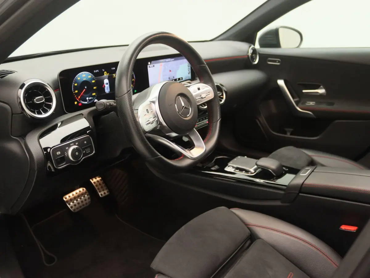 180 Business Solution AMG | Panoramadak | Stoelverwarming | Camera | Navigatie |