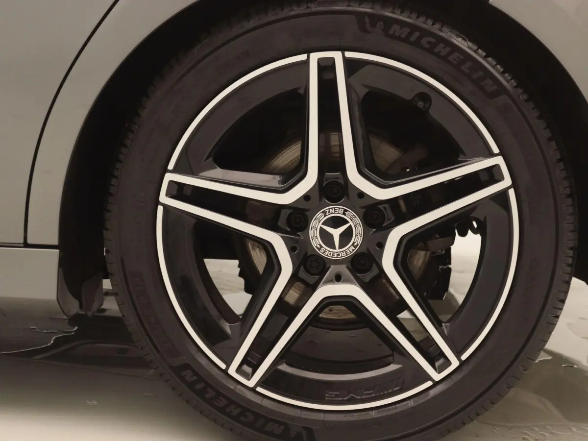 180 Business Solution AMG | Panoramadak | Stoelverwarming | Camera | Navigatie |