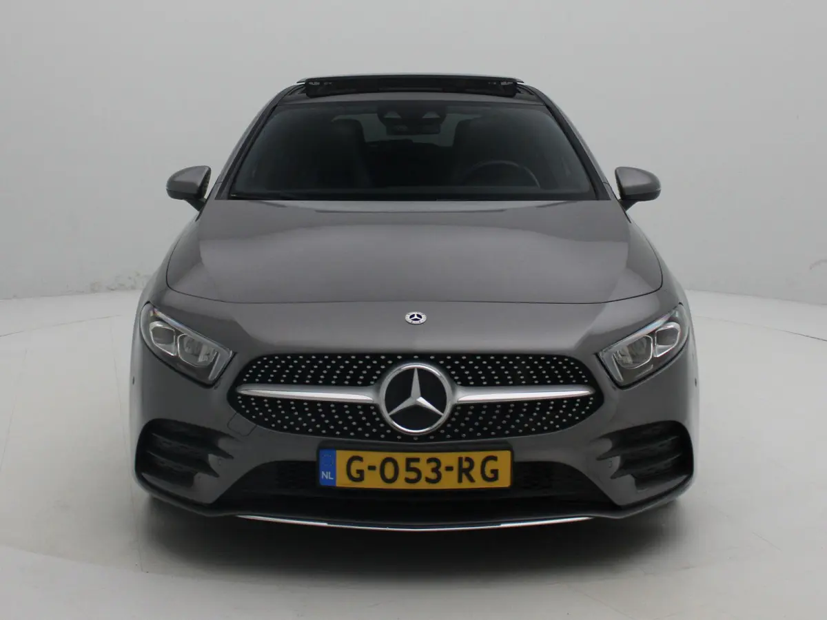 180 Business Solution AMG | Panoramadak | Stoelverwarming | Camera | Navigatie |