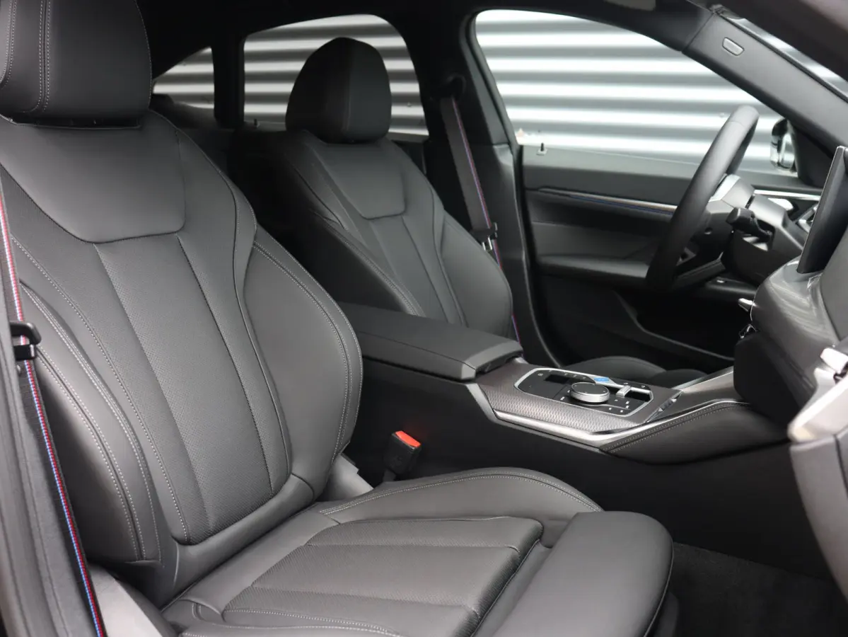 eDrive40 | M Sportpakket Pro | Comfort Access | Getint Glas | Hi-Fi | Adaptive Cruise Control | Laserlight | Stuurwiel Verwarmd | SoH 100% | 19'' LMV