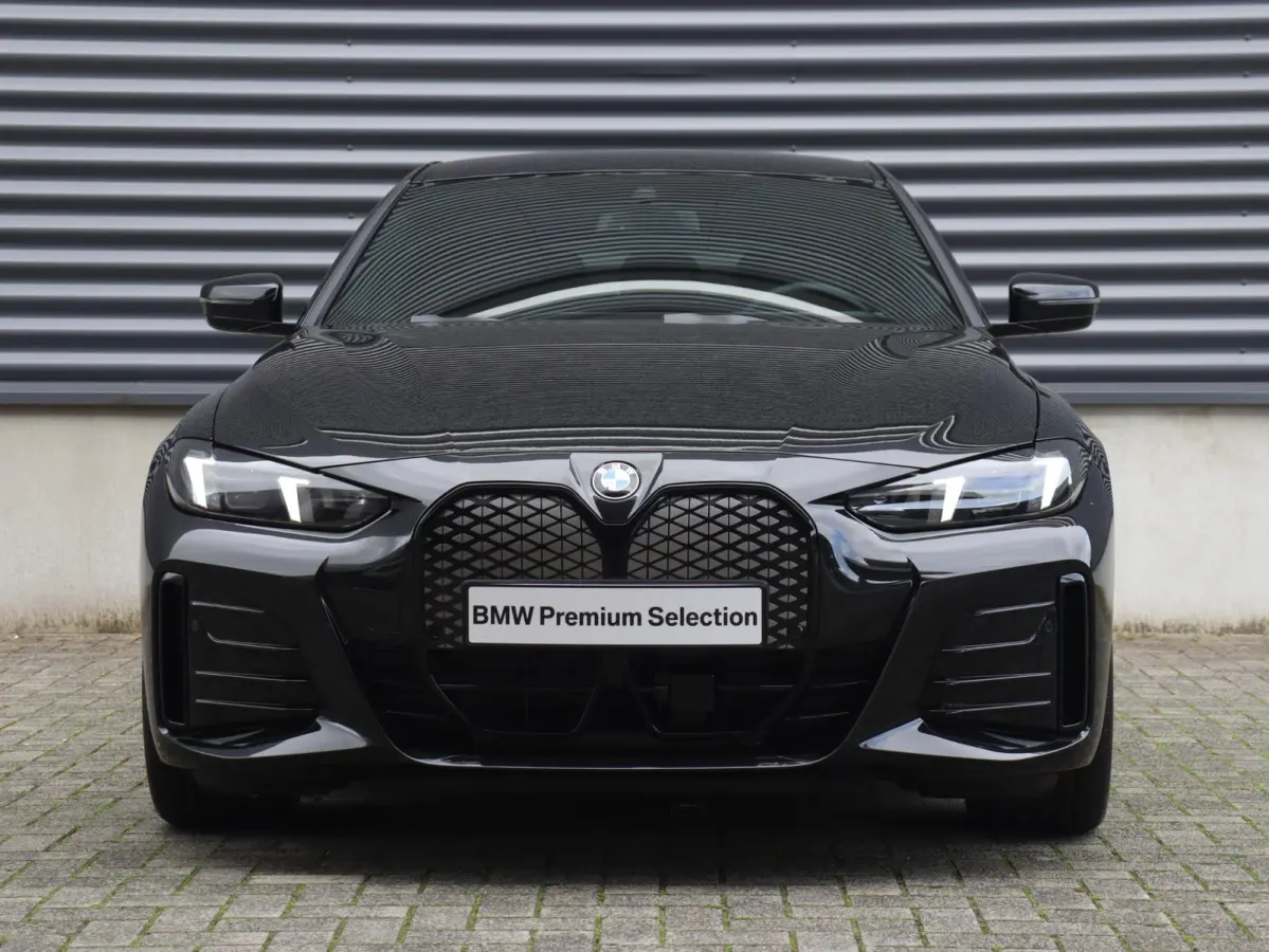 eDrive40 | M Sportpakket Pro | Comfort Access | Getint Glas | Hi-Fi | Adaptive Cruise Control | Laserlight | Stuurwiel Verwarmd | SoH 100% | 19'' LMV