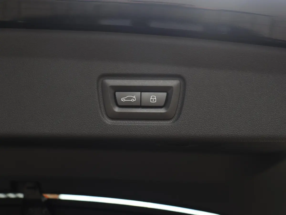 eDrive40 | M Sportpakket Pro | Comfort Access | Getint Glas | Hi-Fi | Adaptive Cruise Control | Laserlight | Stuurwiel Verwarmd | SoH 100% | 19'' LMV