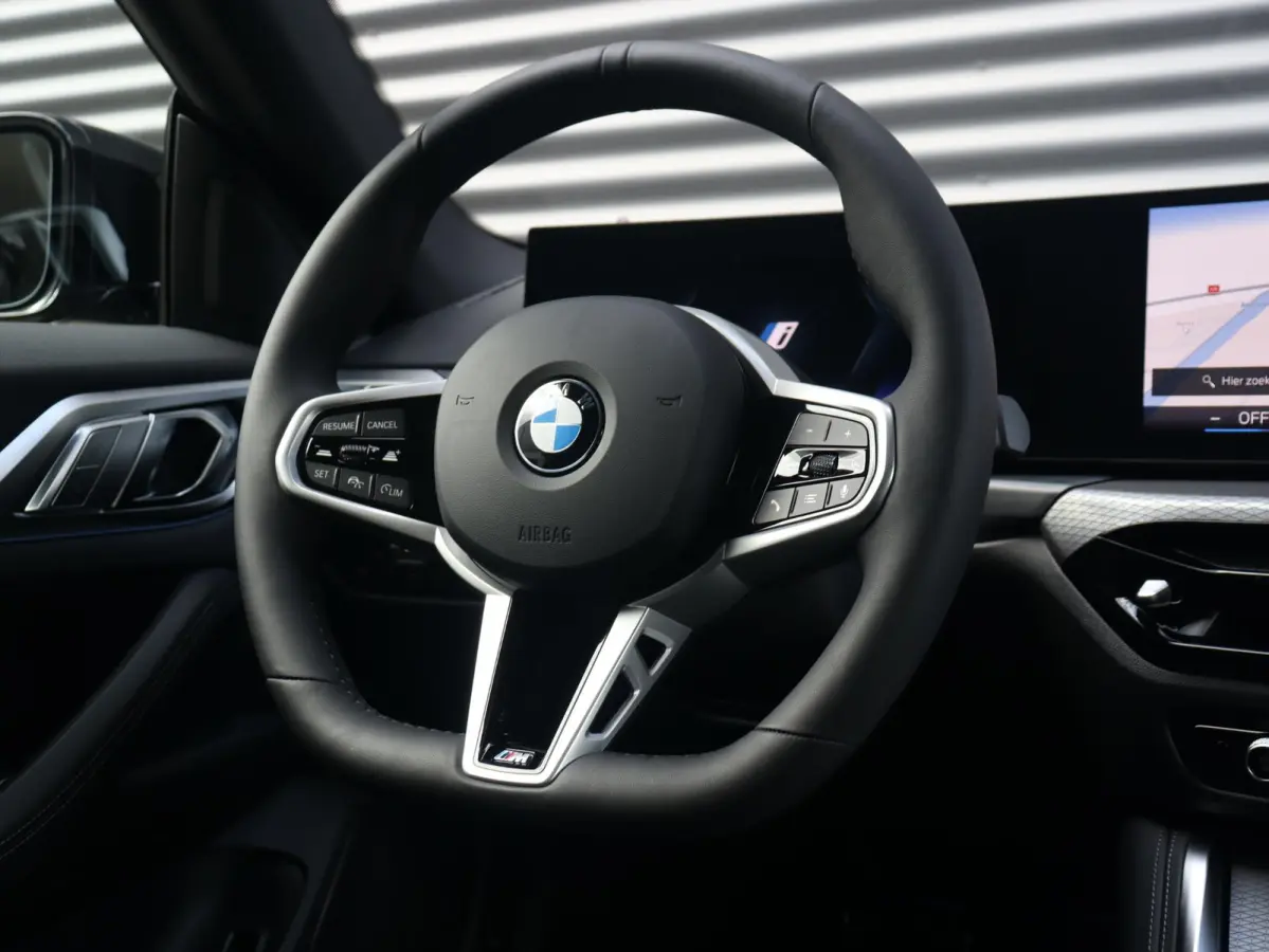 eDrive40 | M Sportpakket Pro | Comfort Access | Getint Glas | Hi-Fi | Adaptive Cruise Control | Laserlight | Stuurwiel Verwarmd | SoH 100% | 19'' LMV