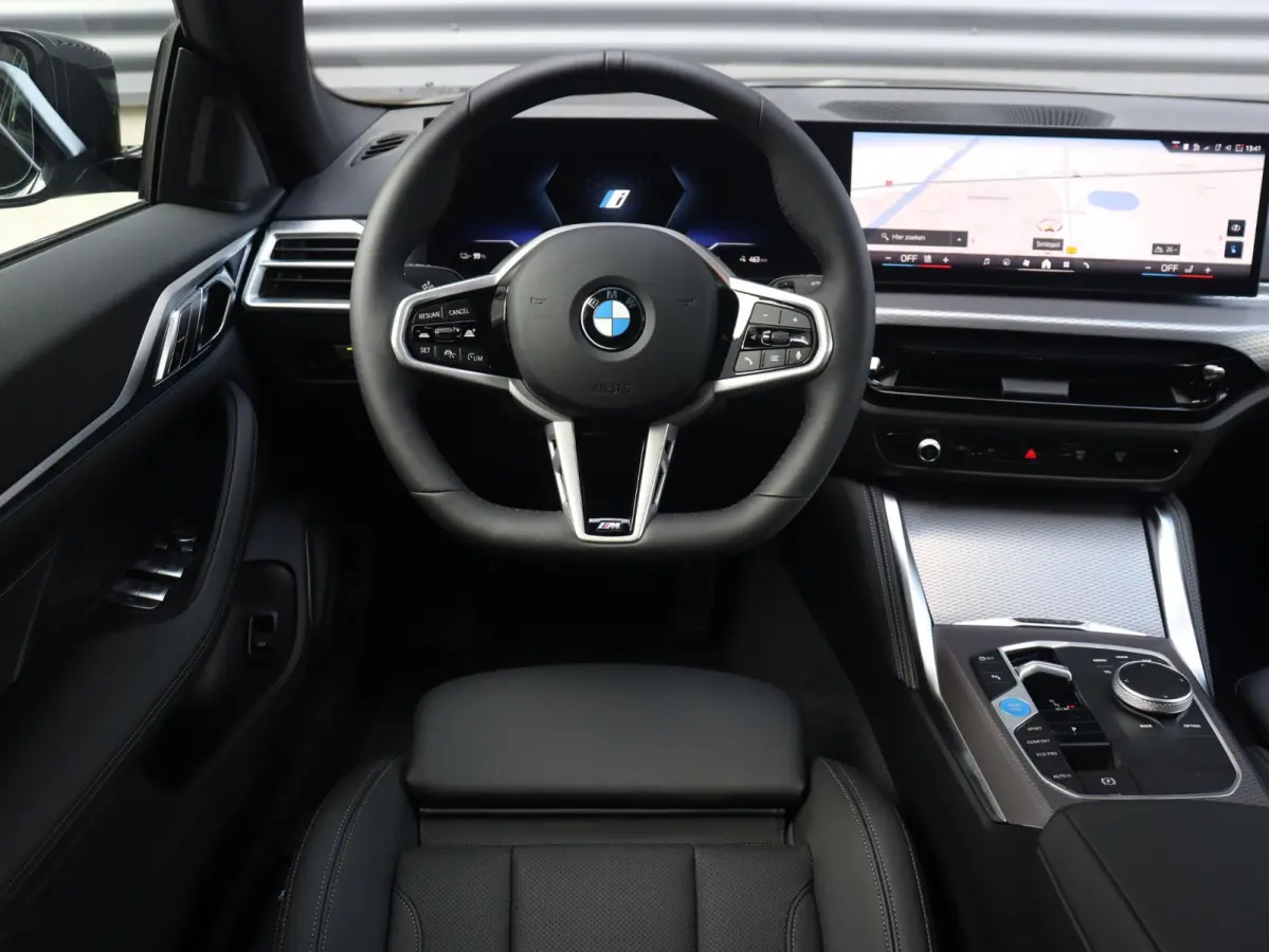 eDrive40 | M Sportpakket Pro | Comfort Access | Getint Glas | Hi-Fi | Adaptive Cruise Control | Laserlight | Stuurwiel Verwarmd | SoH 100% | 19'' LMV