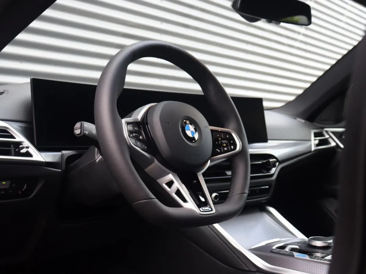 eDrive40 | M Sportpakket Pro | Comfort Access | Getint Glas | Hi-Fi | Adaptive Cruise Control | Laserlight | Stuurwiel Verwarmd | SoH 100% | 19'' LMV