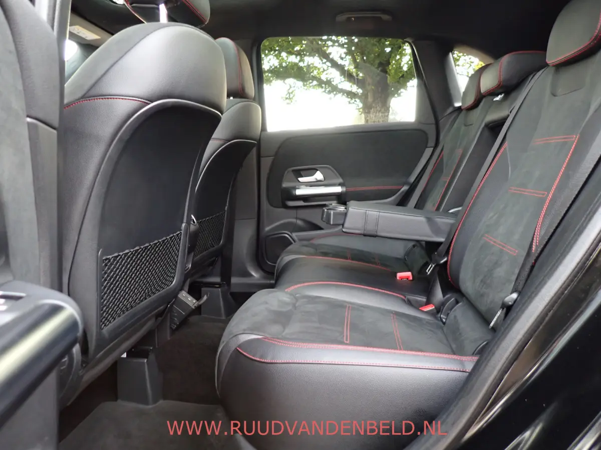 180 AMG-LINE / CAMERA / CARPLAY / TREKHAAK / SCHUIF-KANTEL