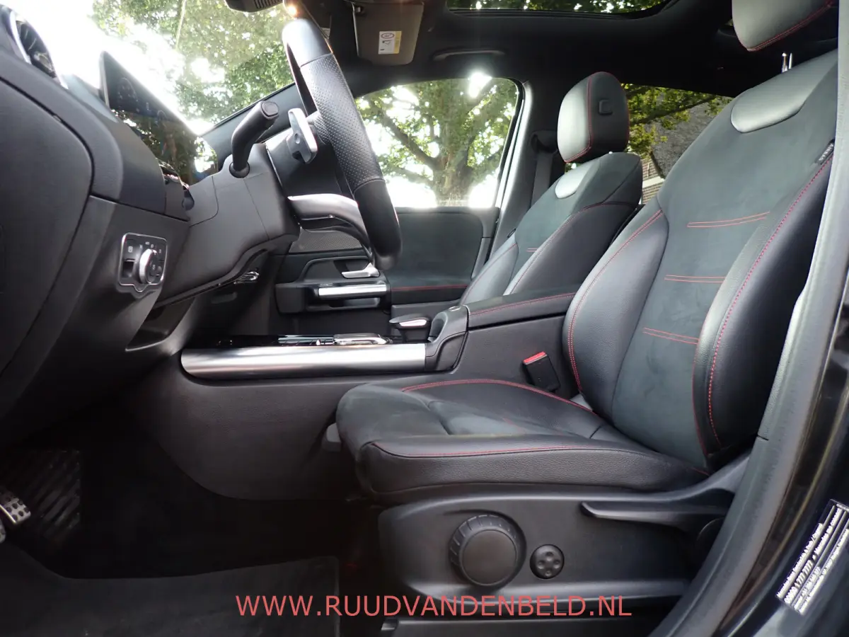 180 AMG-LINE / CAMERA / CARPLAY / TREKHAAK / SCHUIF-KANTEL