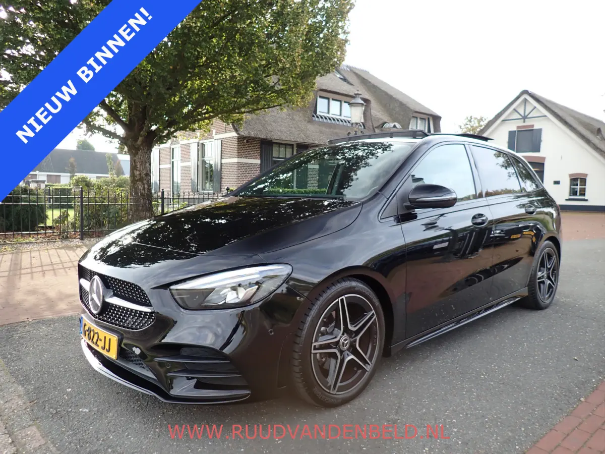 180 AMG-LINE / CAMERA / CARPLAY / TREKHAAK / SCHUIF-KANTEL