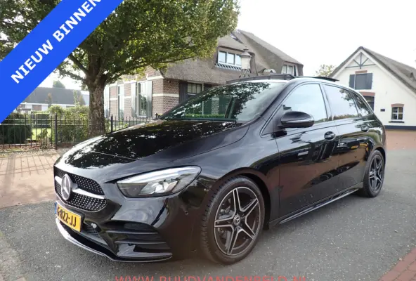180 AMG-LINE / CAMERA / CARPLAY / TREKHAAK / SCHUIF-KANTEL
