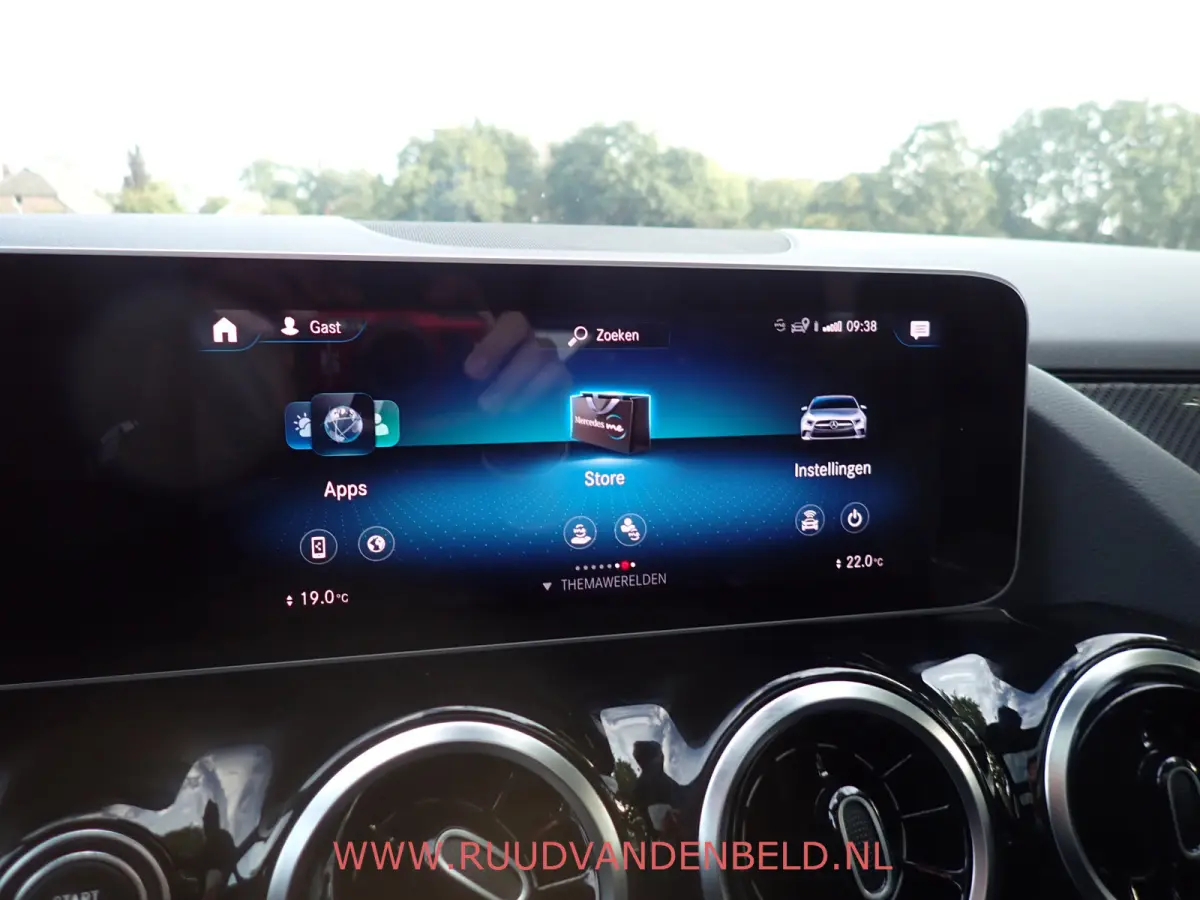 180 AMG-LINE / CAMERA / CARPLAY / TREKHAAK / SCHUIF-KANTEL