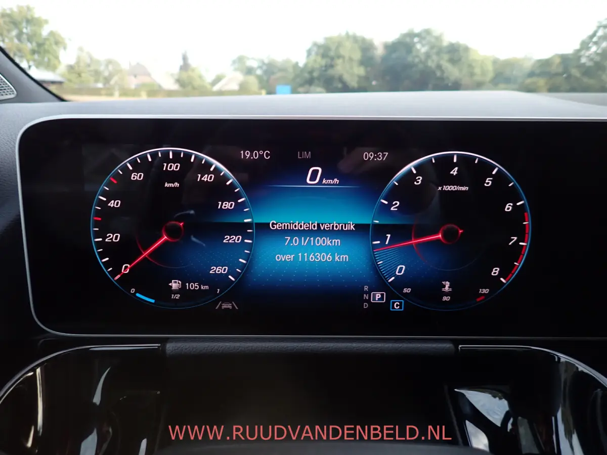 180 AMG-LINE / CAMERA / CARPLAY / TREKHAAK / SCHUIF-KANTEL