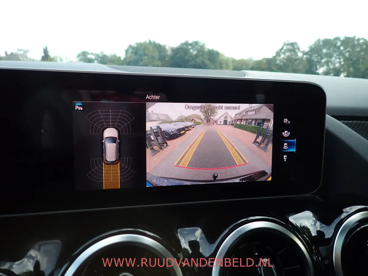 180 AMG-LINE / CAMERA / CARPLAY / TREKHAAK / SCHUIF-KANTEL