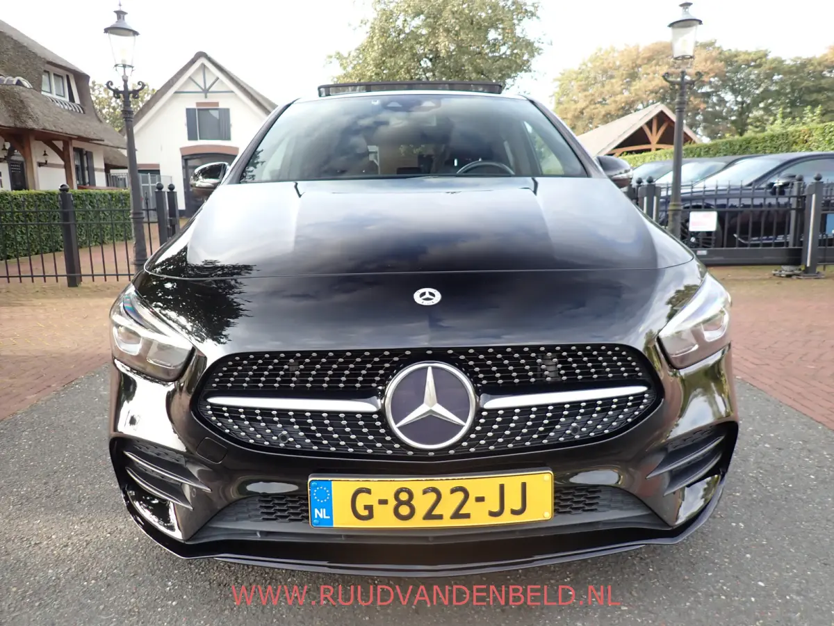 180 AMG-LINE / CAMERA / CARPLAY / TREKHAAK / SCHUIF-KANTEL