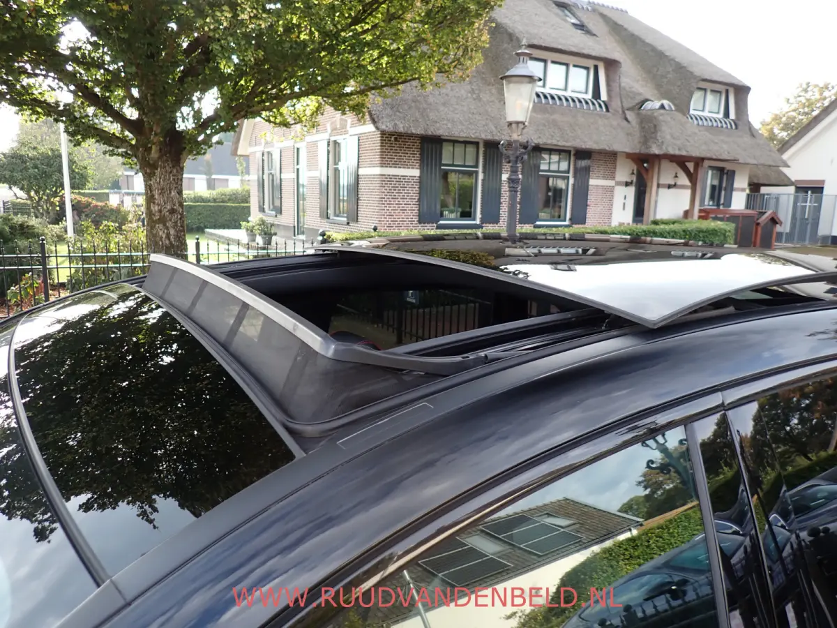 180 AMG-LINE / CAMERA / CARPLAY / TREKHAAK / SCHUIF-KANTEL