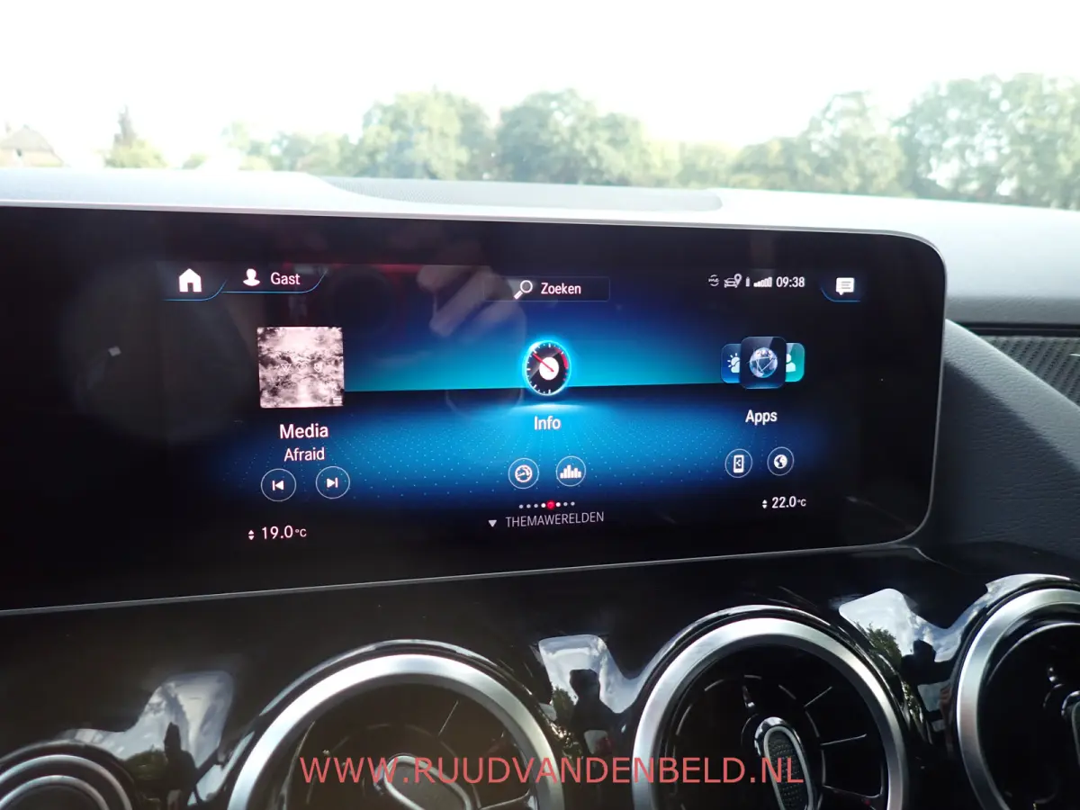 180 AMG-LINE / CAMERA / CARPLAY / TREKHAAK / SCHUIF-KANTEL