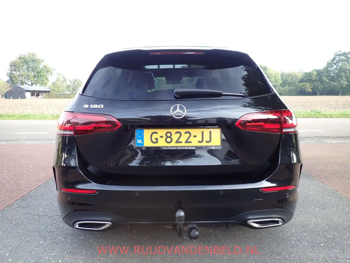 180 AMG-LINE / CAMERA / CARPLAY / TREKHAAK / SCHUIF-KANTEL