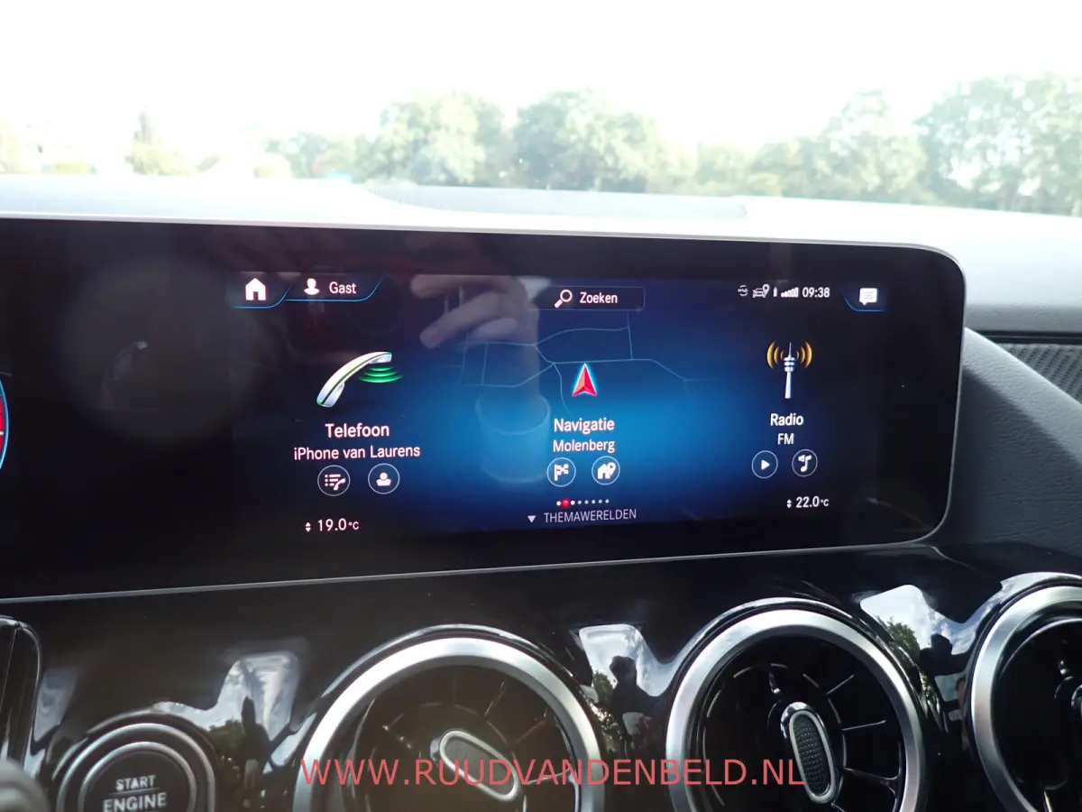 180 AMG-LINE / CAMERA / CARPLAY / TREKHAAK / SCHUIF-KANTEL