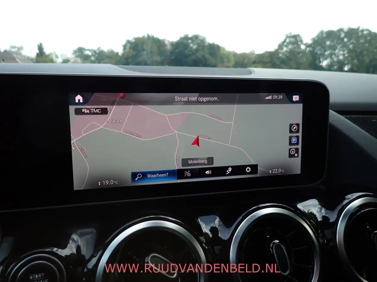 180 AMG-LINE / CAMERA / CARPLAY / TREKHAAK / SCHUIF-KANTEL