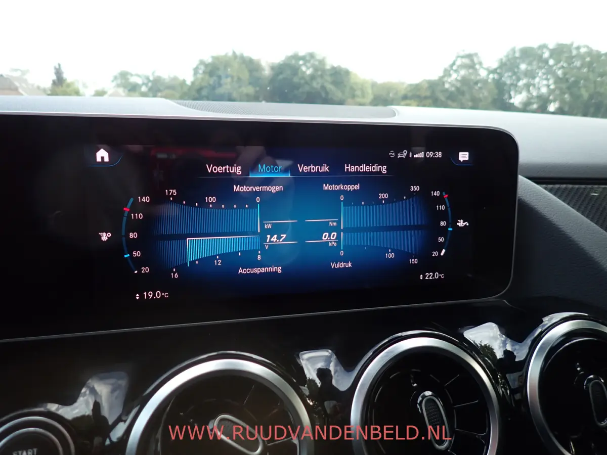 180 AMG-LINE / CAMERA / CARPLAY / TREKHAAK / SCHUIF-KANTEL
