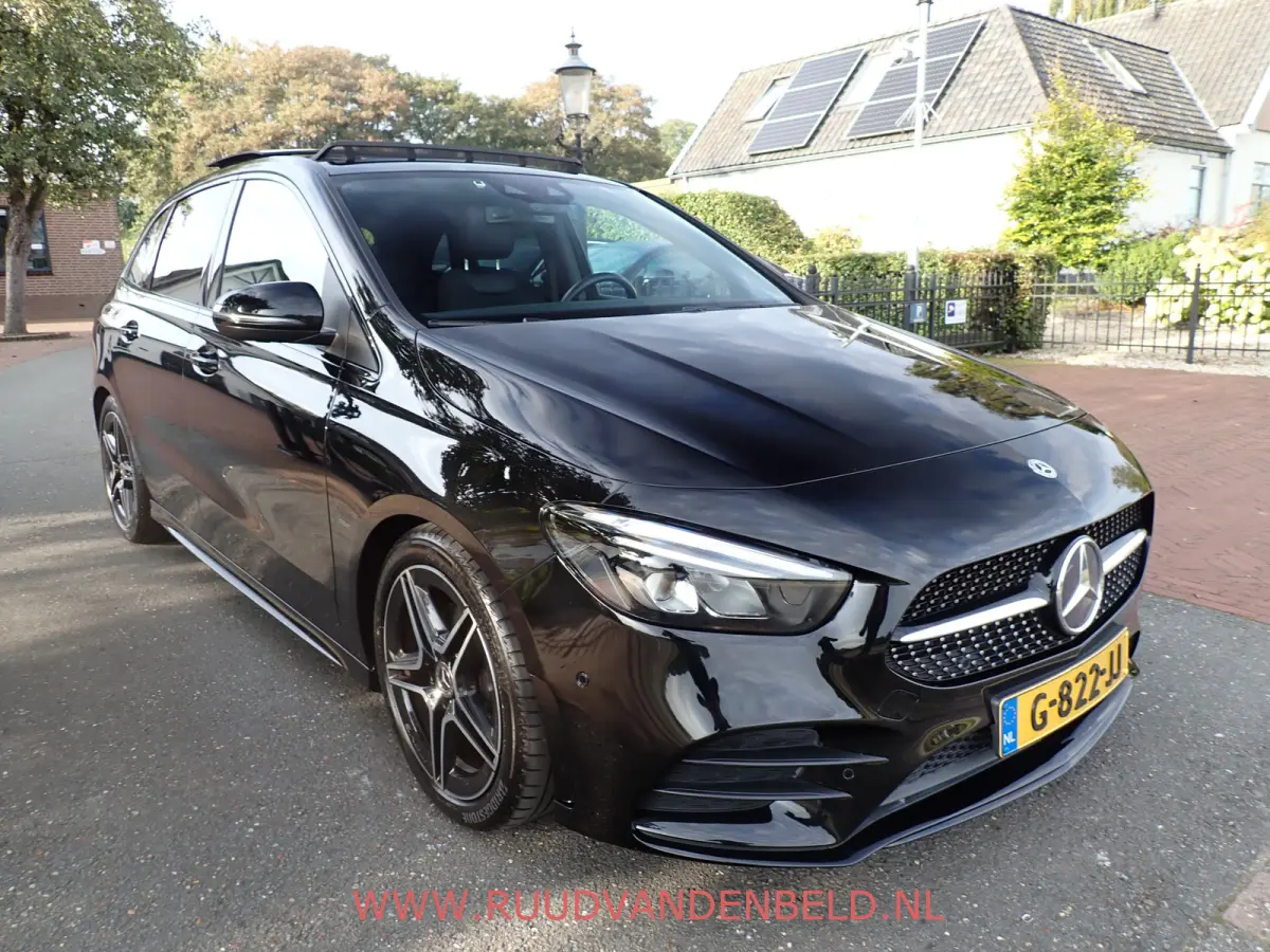 180 AMG-LINE / CAMERA / CARPLAY / TREKHAAK / SCHUIF-KANTEL