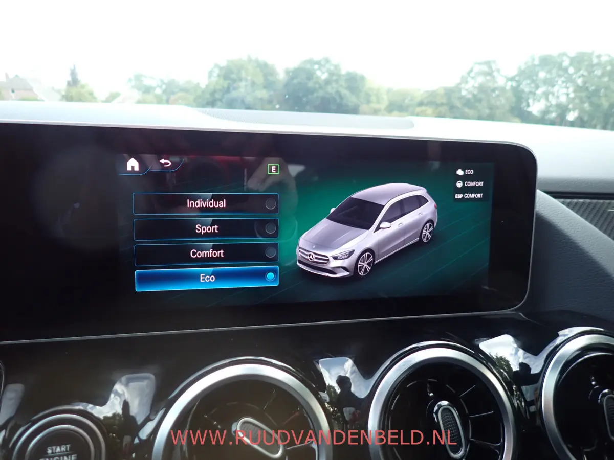 180 AMG-LINE / CAMERA / CARPLAY / TREKHAAK / SCHUIF-KANTEL