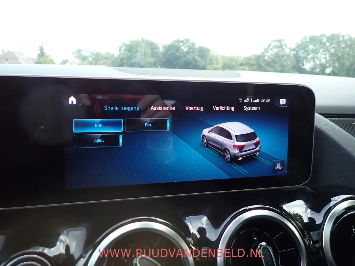 180 AMG-LINE / CAMERA / CARPLAY / TREKHAAK / SCHUIF-KANTEL