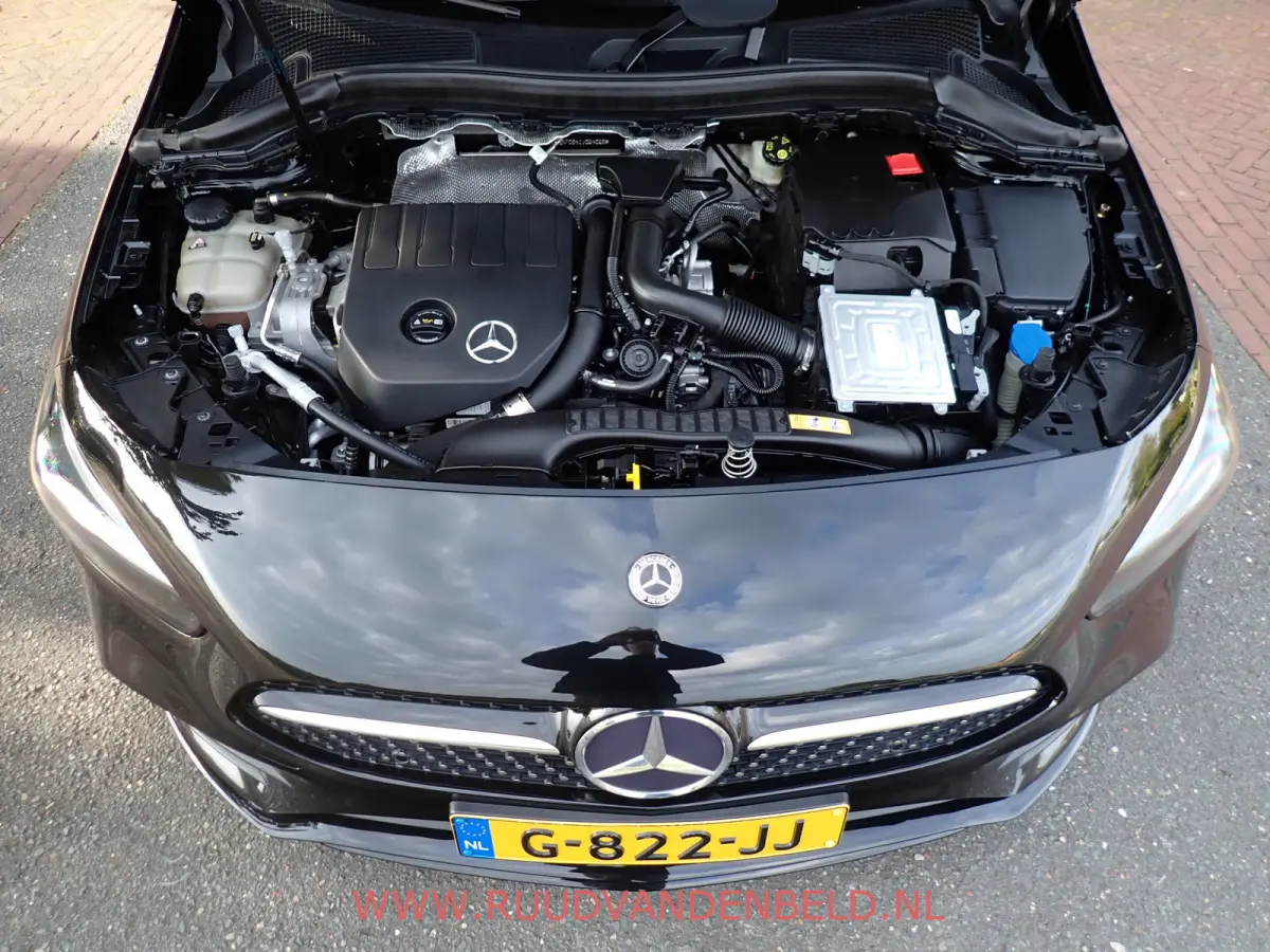 180 AMG-LINE / CAMERA / CARPLAY / TREKHAAK / SCHUIF-KANTEL
