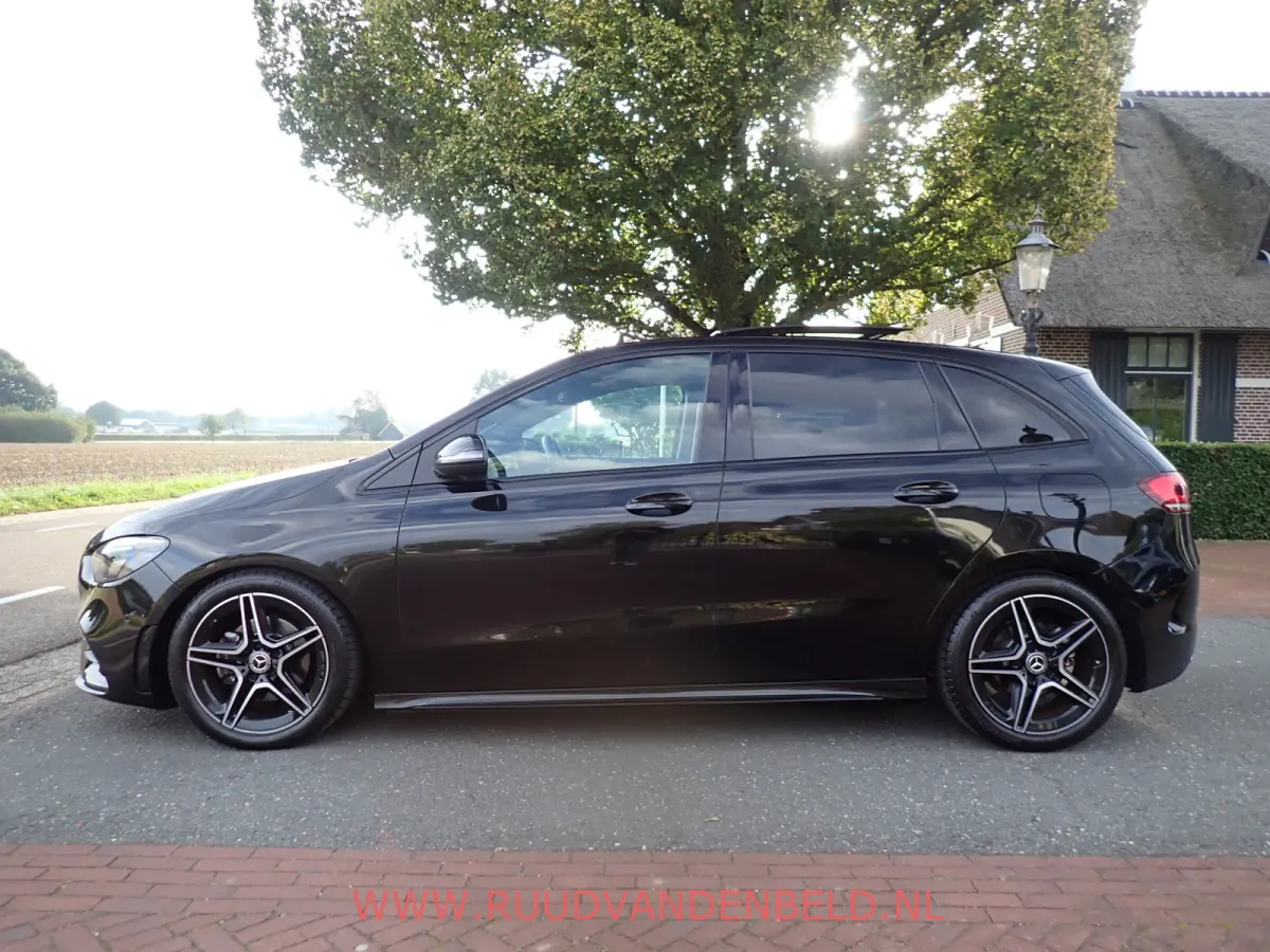 180 AMG-LINE / CAMERA / CARPLAY / TREKHAAK / SCHUIF-KANTEL