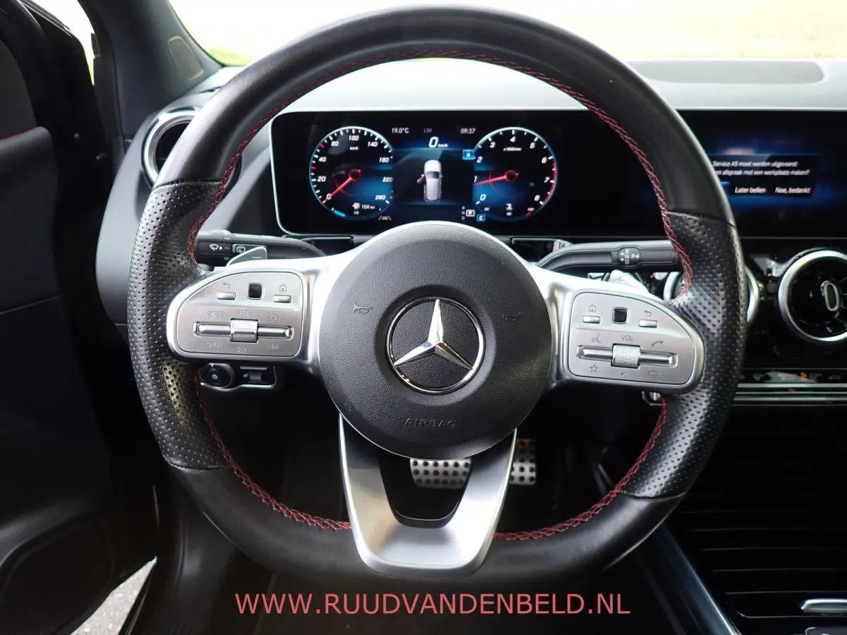 180 AMG-LINE / CAMERA / CARPLAY / TREKHAAK / SCHUIF-KANTEL