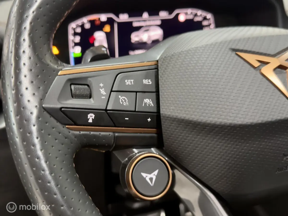 1.4 e-Hybrid VZ Copper Edition | Pano | 360 | Trekhaak | Dodehoek | Leer | Stuur- & Stoelverwarming | Sfeer | 19" | ACC | Memory | Travel Assist | SOH 95% | 245PK