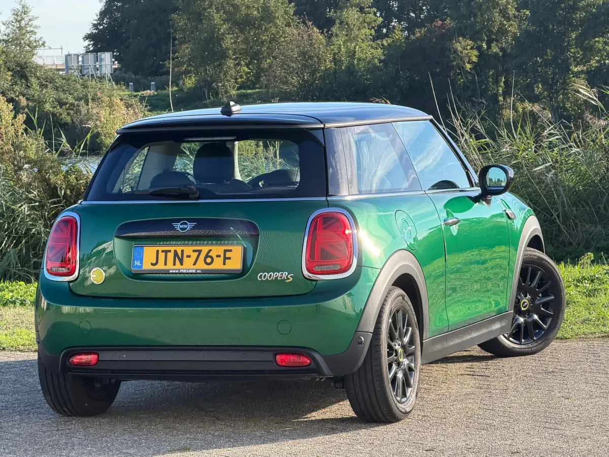 Classic Trim SE 33 kWh - British Racing Green/Black Pearl - Carplay/Sport seats - Nwstaat