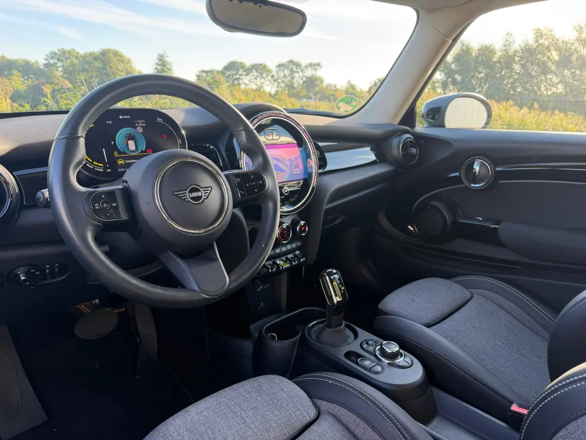 Classic Trim SE 33 kWh - British Racing Green/Black Pearl - Carplay/Sport seats - Nwstaat