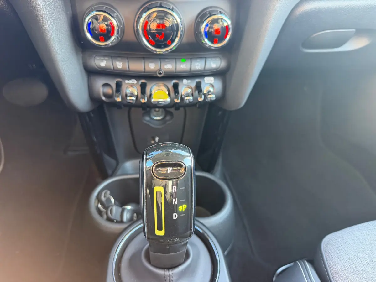 Classic Trim SE 33 kWh - British Racing Green/Black Pearl - Carplay/Sport seats - Nwstaat