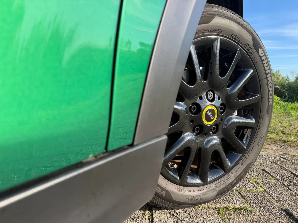 Classic Trim SE 33 kWh - British Racing Green/Black Pearl - Carplay/Sport seats - Nwstaat