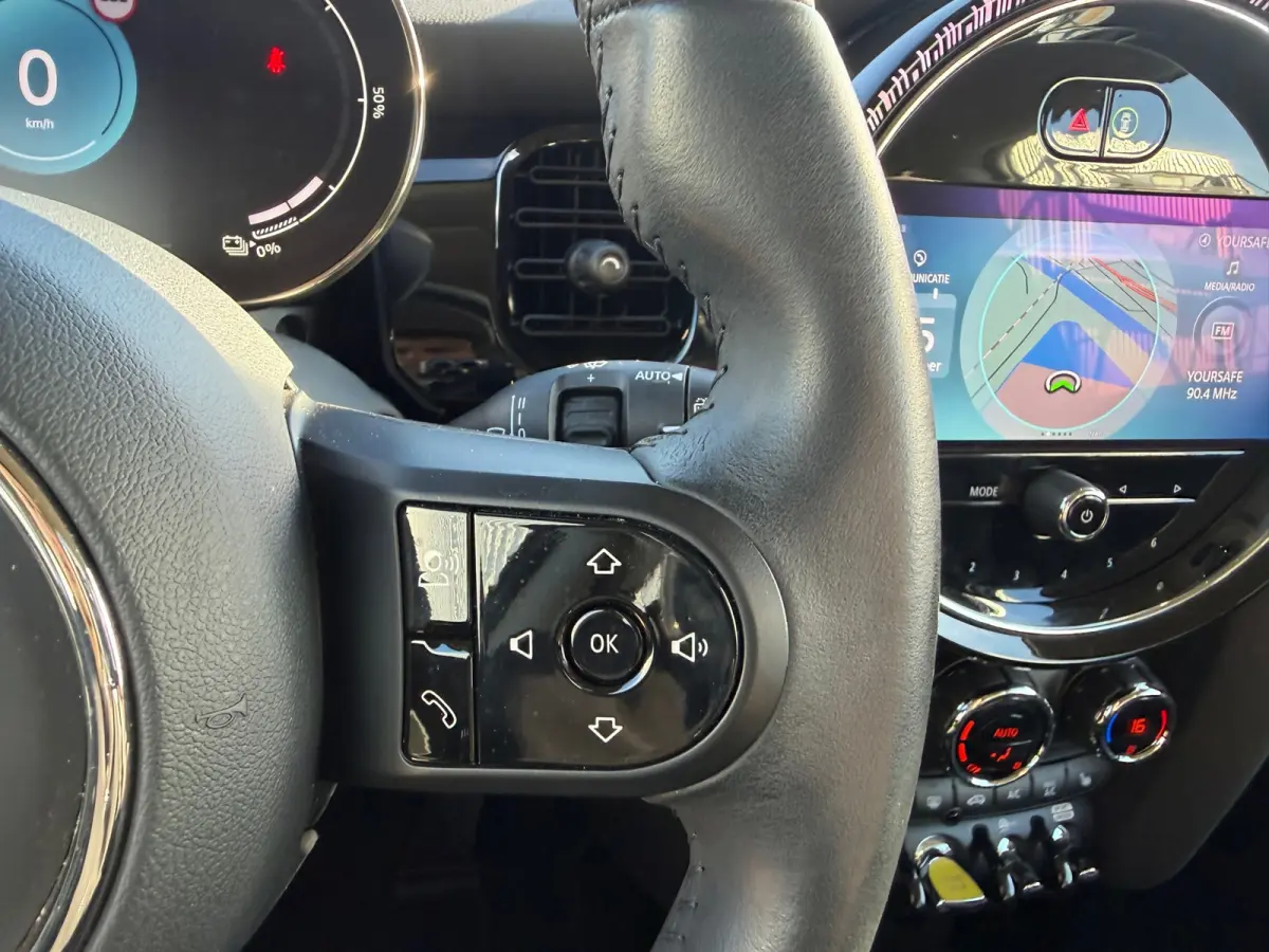Classic Trim SE 33 kWh - British Racing Green/Black Pearl - Carplay/Sport seats - Nwstaat