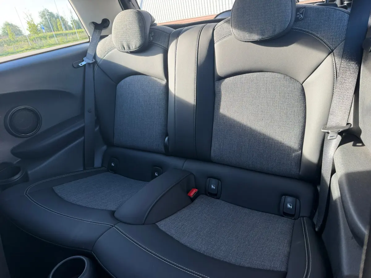 Classic Trim SE 33 kWh - British Racing Green/Black Pearl - Carplay/Sport seats - Nwstaat