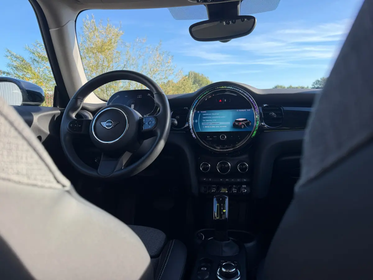 Classic Trim SE 33 kWh - British Racing Green/Black Pearl - Carplay/Sport seats - Nwstaat
