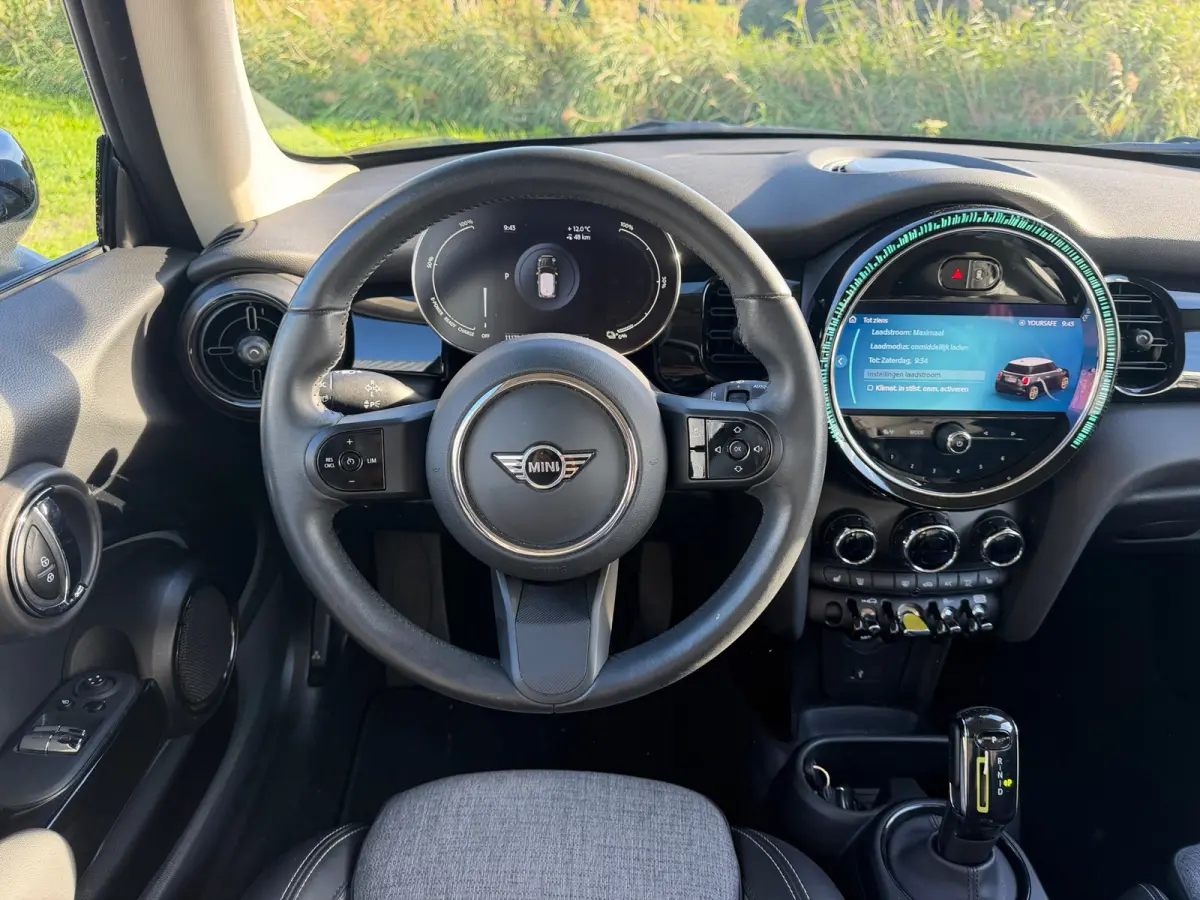 Classic Trim SE 33 kWh - British Racing Green/Black Pearl - Carplay/Sport seats - Nwstaat