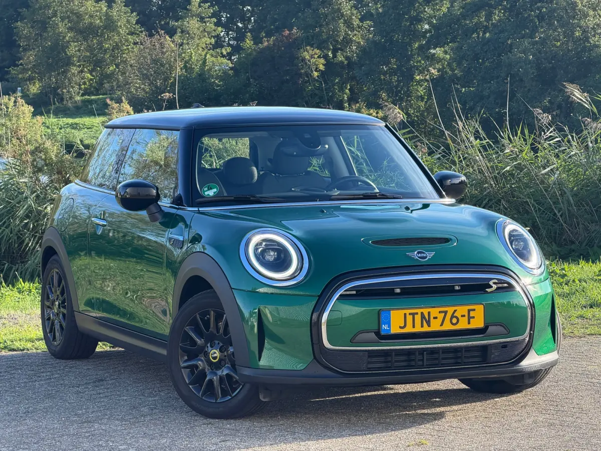 Classic Trim SE 33 kWh - British Racing Green/Black Pearl - Carplay/Sport seats - Nwstaat