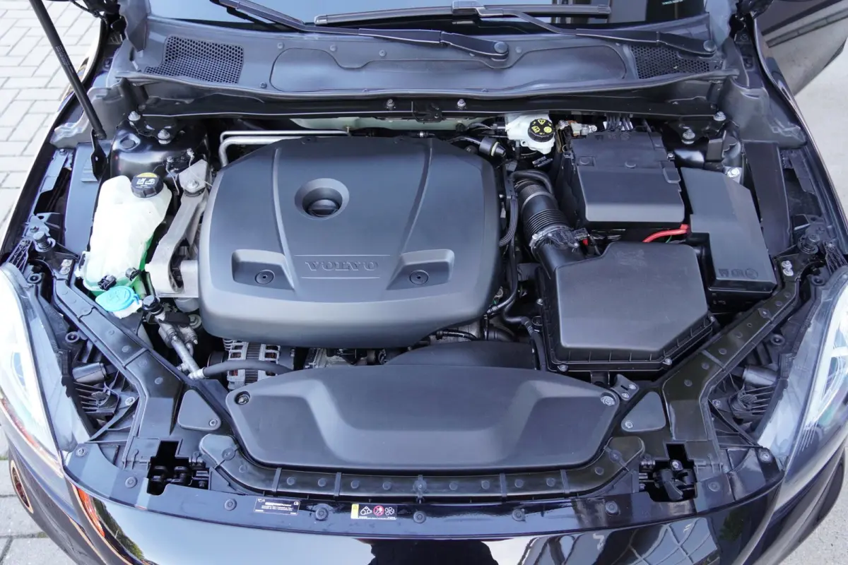 2.0 T3 152PK R-Design Clima/Cruise/PDC/LM