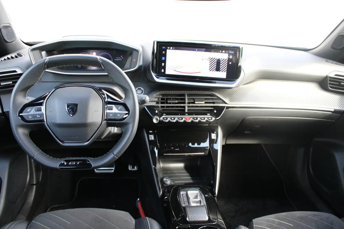 EV GT Avantage 54 kWh | Fase 3 laden | SOH 98% | Massage | Luxe stoelen | Warmtepomp | Navigatie | NL auto | 17.500km |