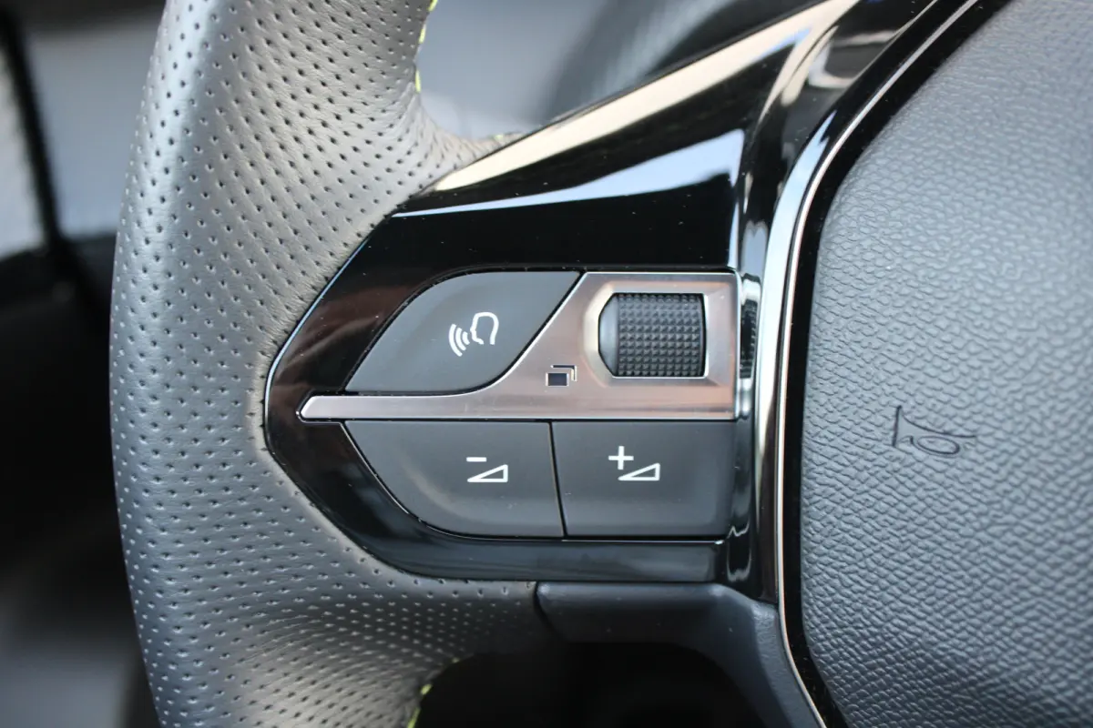 EV GT Avantage 54 kWh | Fase 3 laden | SOH 98% | Massage | Luxe stoelen | Warmtepomp | Navigatie | NL auto | 17.500km |