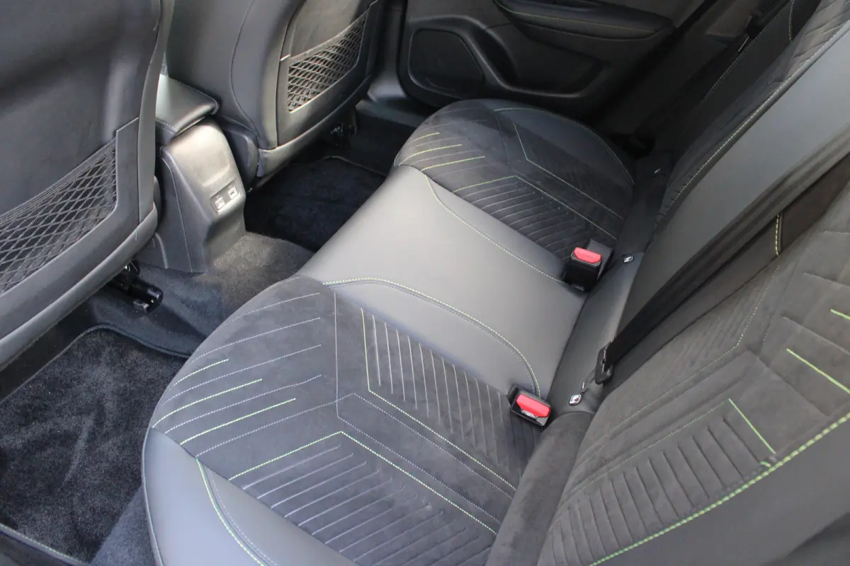 EV GT Avantage 54 kWh | Fase 3 laden | SOH 98% | Massage | Luxe stoelen | Warmtepomp | Navigatie | NL auto | 17.500km |