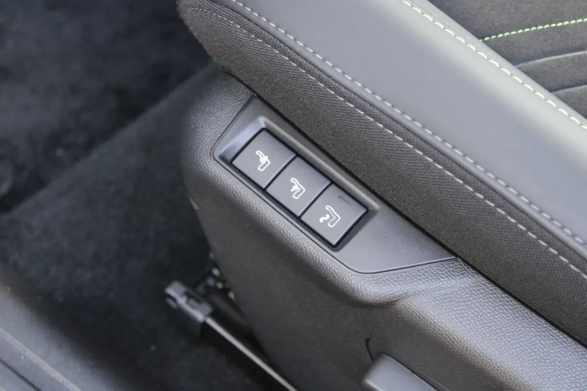 EV GT Avantage 54 kWh | Fase 3 laden | SOH 98% | Massage | Luxe stoelen | Warmtepomp | Navigatie | NL auto | 17.500km |