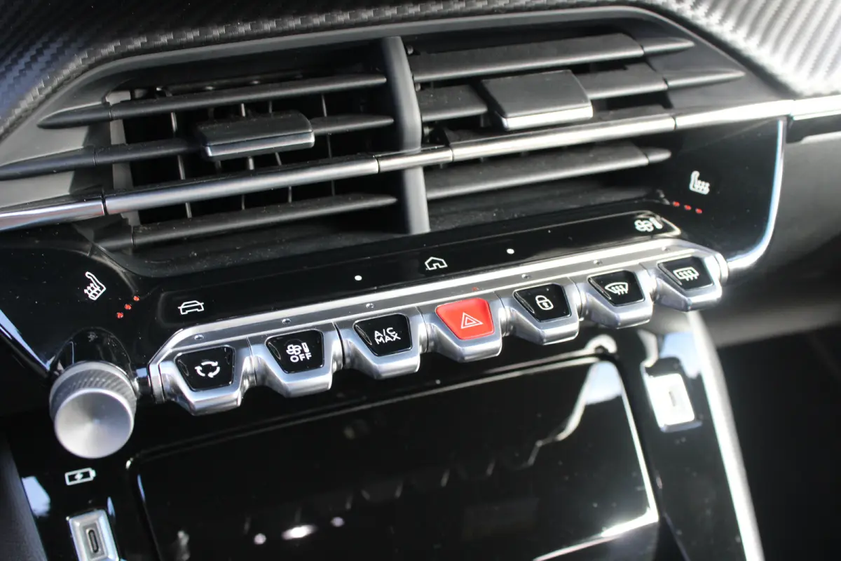 EV GT Avantage 54 kWh | Fase 3 laden | SOH 98% | Massage | Luxe stoelen | Warmtepomp | Navigatie | NL auto | 17.500km |