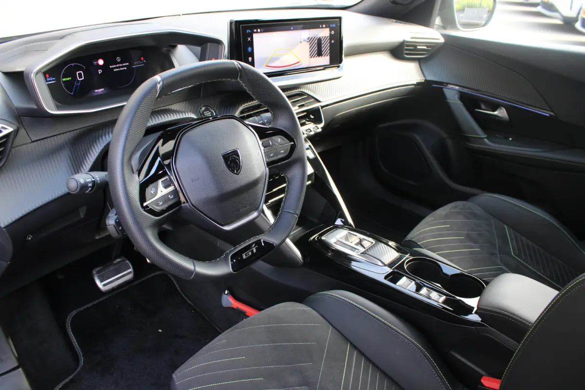 EV GT Avantage 54 kWh | Fase 3 laden | SOH 98% | Massage | Luxe stoelen | Warmtepomp | Navigatie | NL auto | 17.500km |